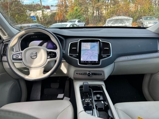 2023 Volvo XC90 AWD Plus photo 2