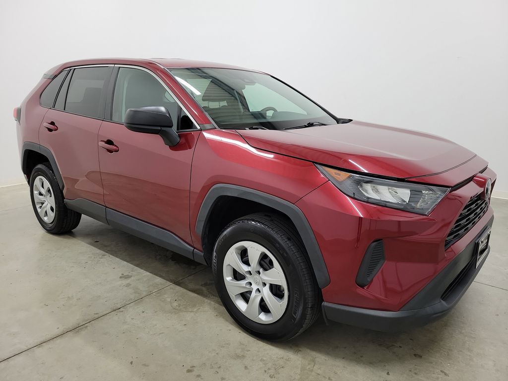 2022 Toyota RAV4 LE photo 2