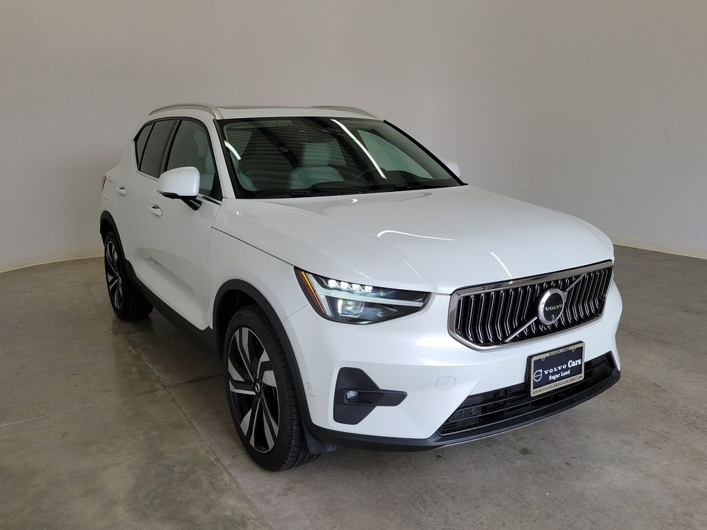 Used 2025 Volvo XC40 B5 Ultra Bright Theme SUV