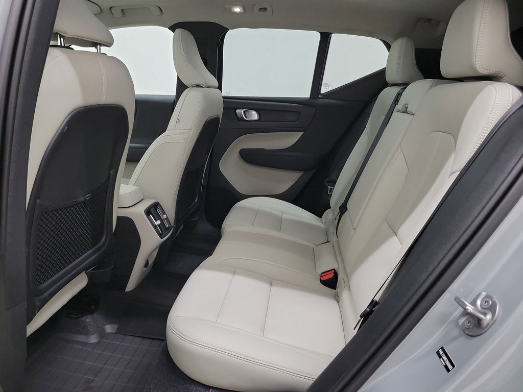 2026 Volvo XC40 Ultra - Photo 13