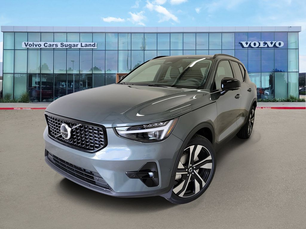 2026 Volvo XC40 B5 Plus Dark AWD's photo