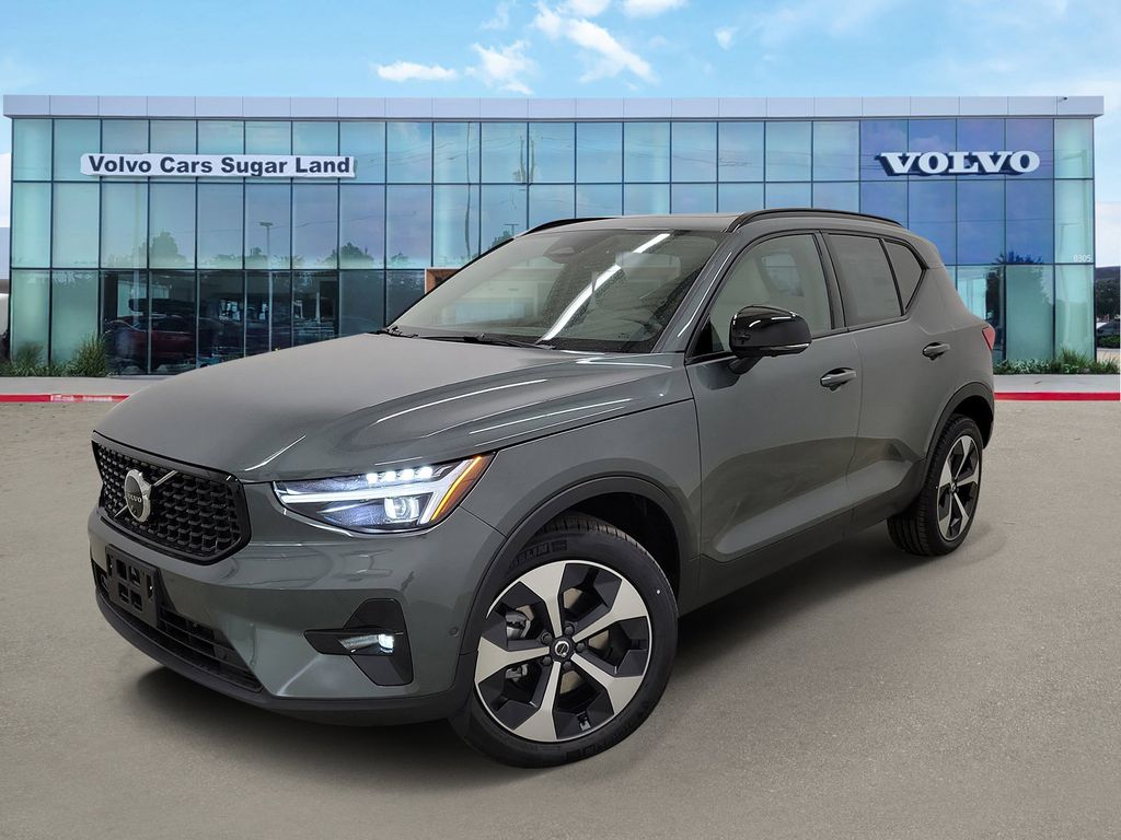 2026 Volvo XC40 Plus's photo