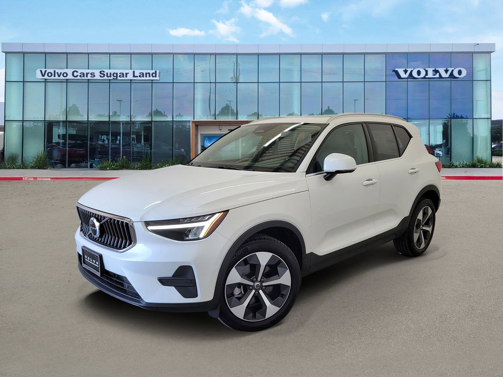2025 Volvo XC40 Core's photo