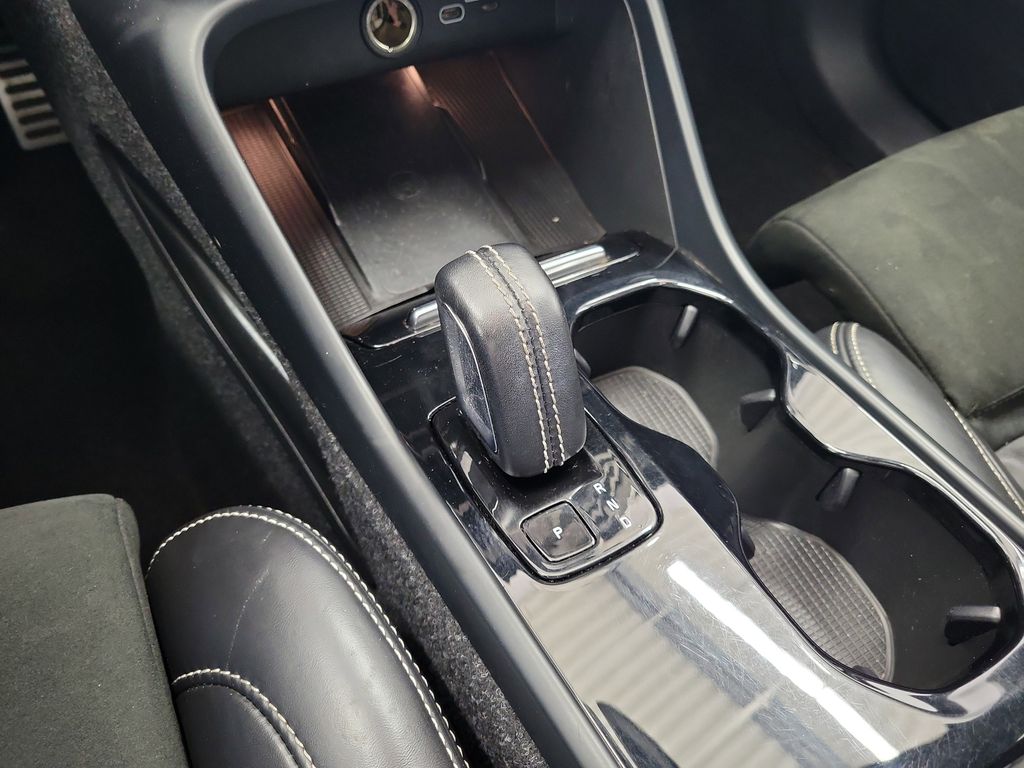 2022 Volvo XC40 Plus - Photo 31