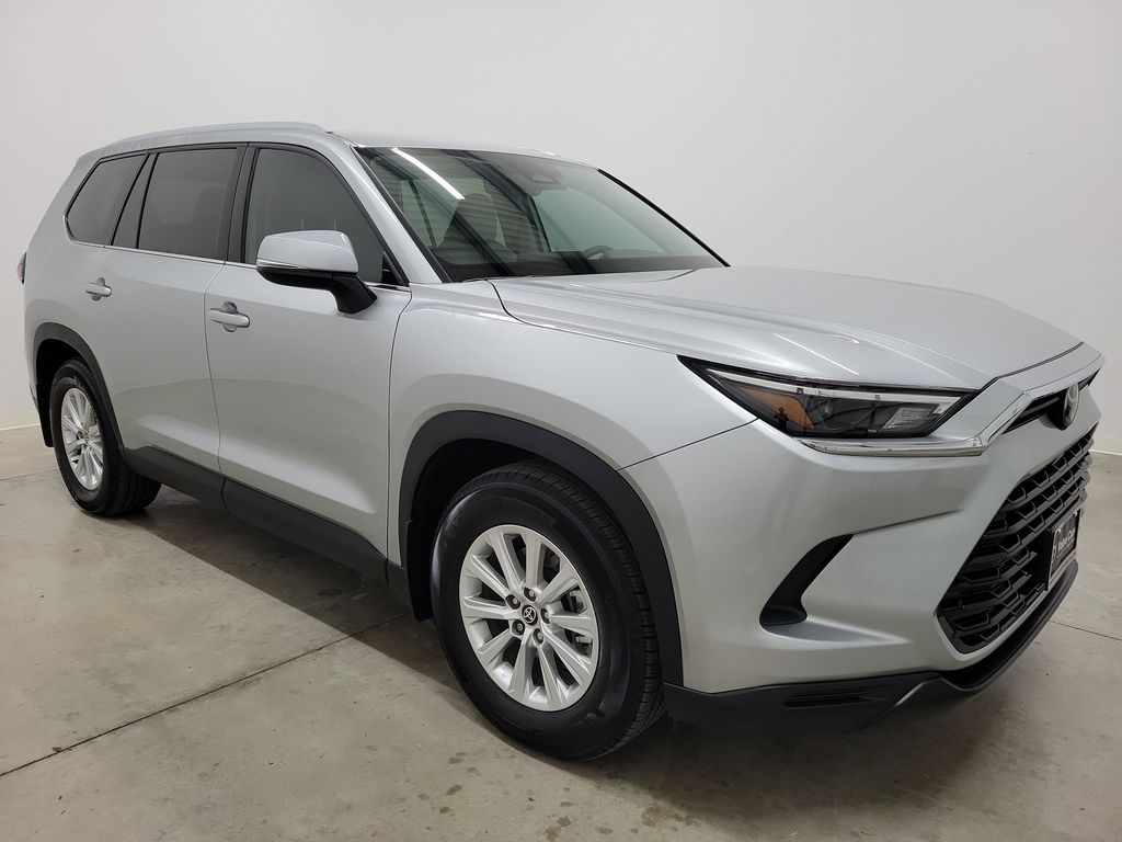2024 Toyota Highlander Hybrid XLE photo 3
