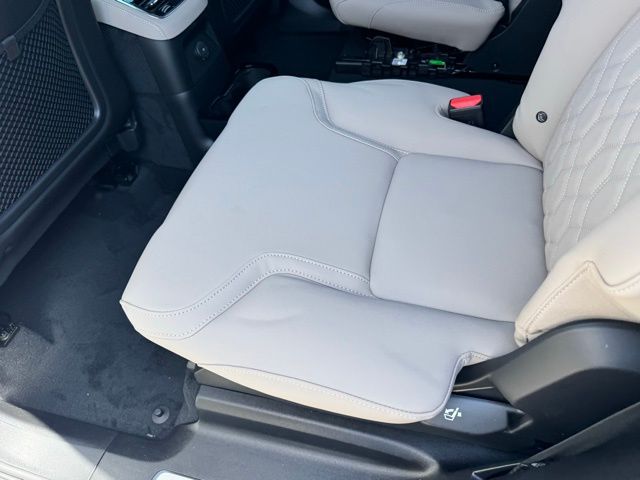 2026 Volvo XC90 Plus - Photo 21