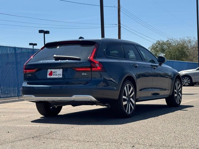 2025 Volvo V90 Cross Country B6 photo 2
