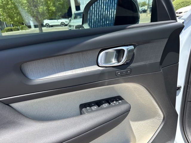 2026 Volvo XC40 Plus - Photo 14
