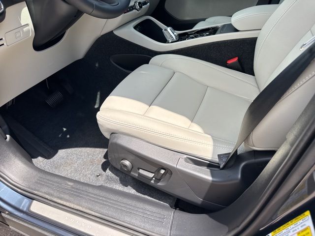 2026 Volvo XC40 Plus - Photo 17