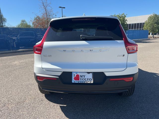 2026 Volvo XC40 Plus photo 3