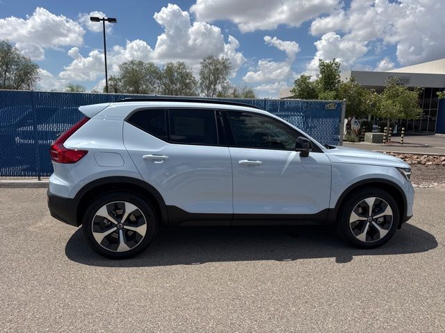 2026 Volvo XC40 Plus photo 3