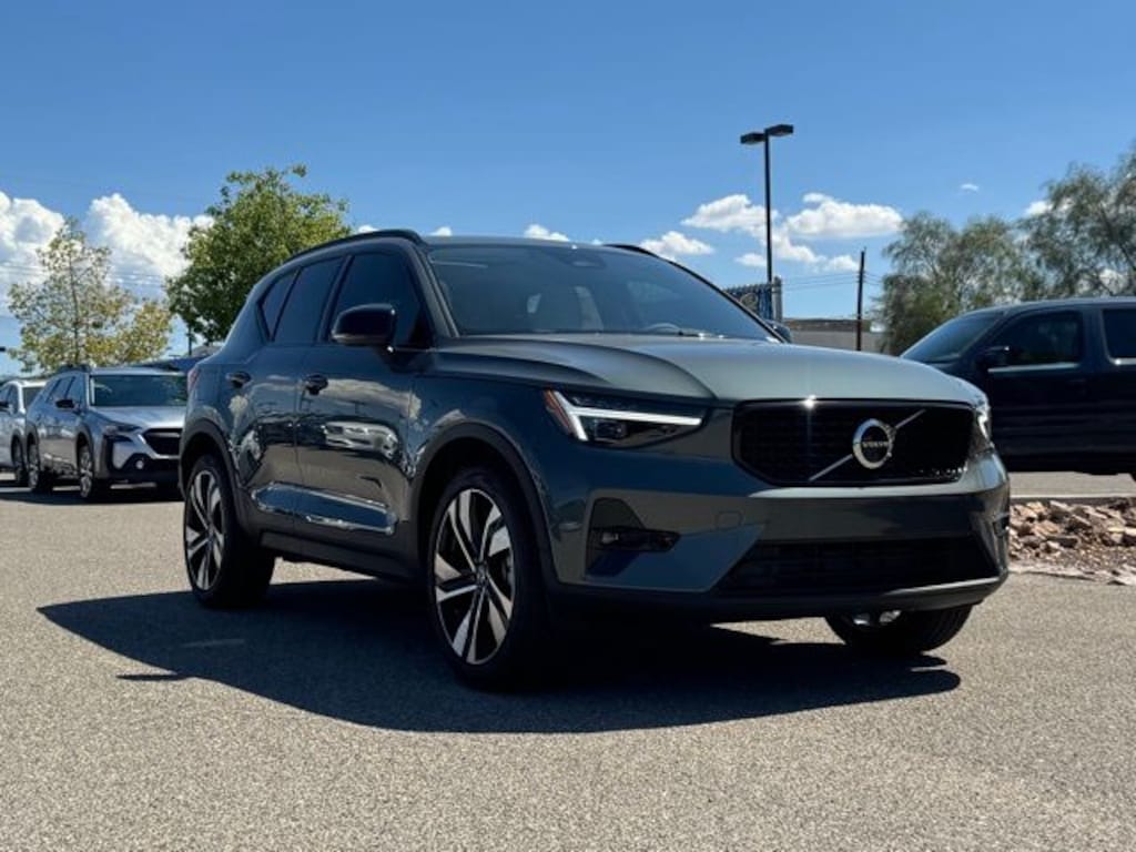New 2026 Volvo XC40 B5 Ultra SUV