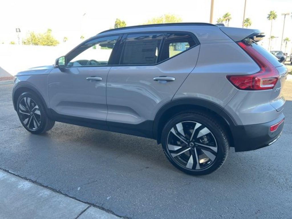 New 2026 Volvo XC40 B5 Ultra SUV