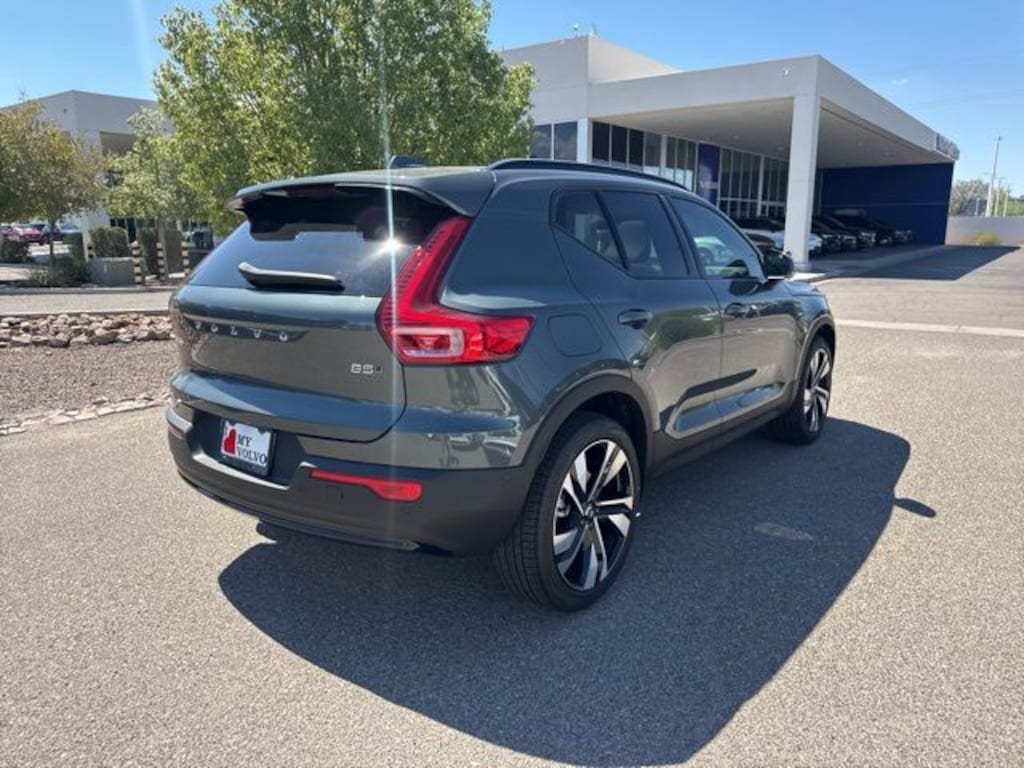 New 2026 Volvo XC40 B5 Ultra SUV