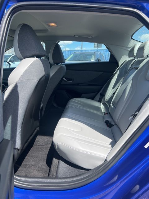 2025 Hyundai Elantra Limited - Photo 26