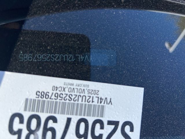 2025 Volvo XC40 Core - Photo 9