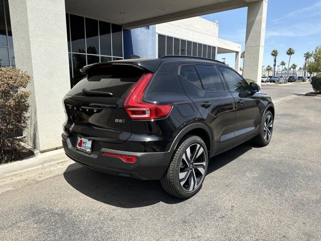 2024 Volvo XC40 Plus photo 4