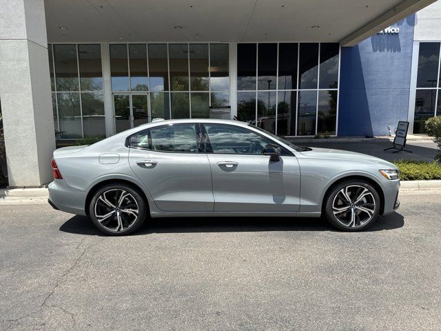 2024 Volvo S60 B5 Core photo 3