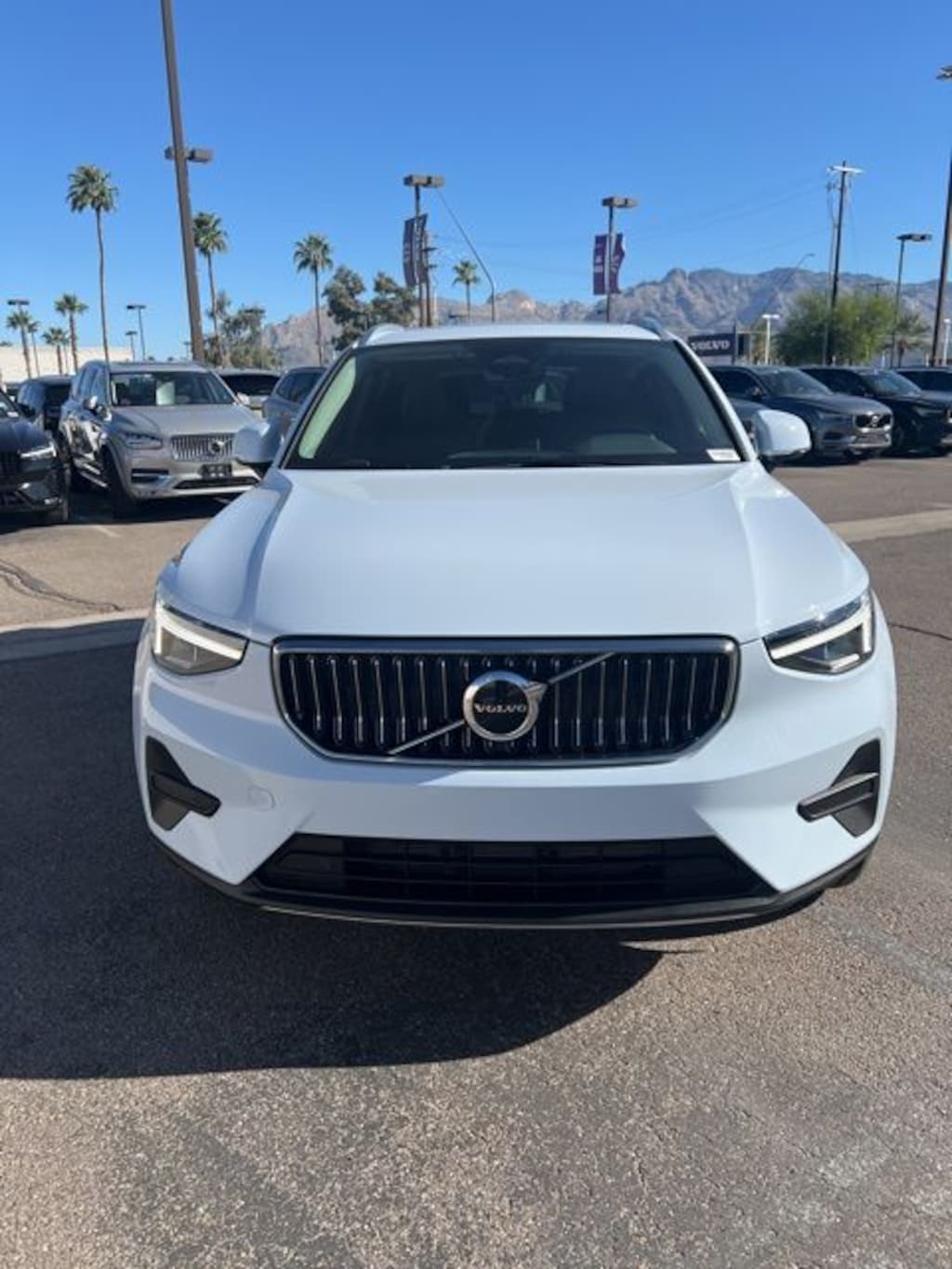 New 2025 Volvo XC40 B5 Core Bright Theme SUV
