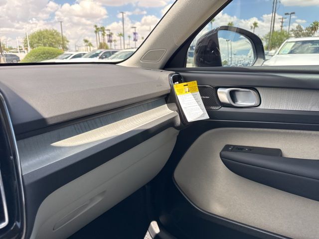 2026 Volvo XC40 Plus - Photo 27