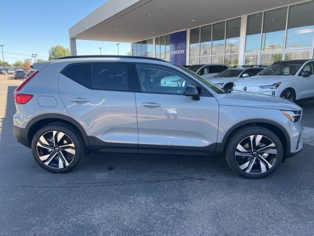 New 2026 Volvo XC40 B5 Ultra SUV