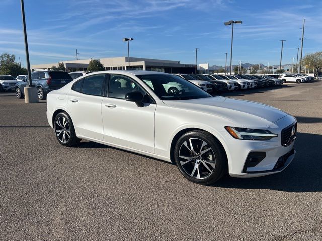 2024 Volvo S60 Core's photo