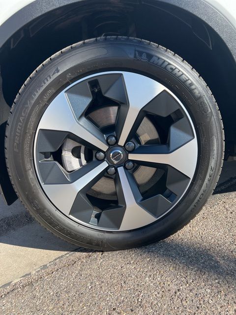 2025 Volvo XC40 Core - Photo 32