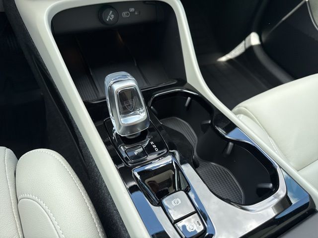 2026 Volvo XC40 Plus - Photo 25