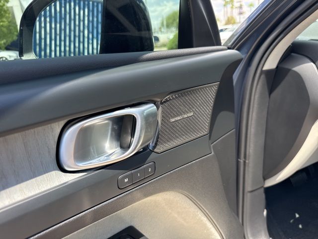 2026 Volvo XC40 Plus - Photo 16
