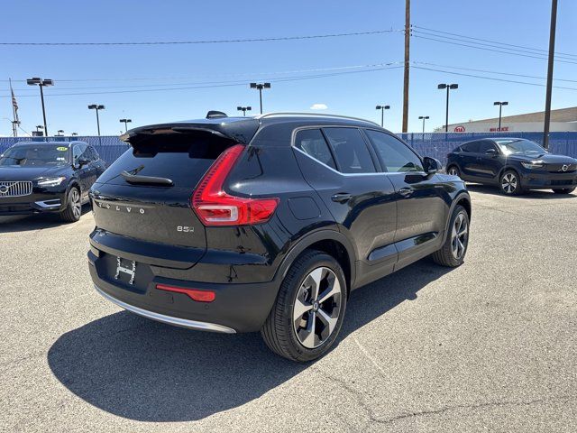 2025 Volvo XC40 Core photo 4