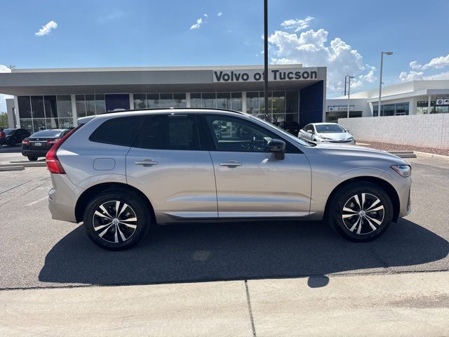 2025 Volvo XC60 B5 Core photo 3