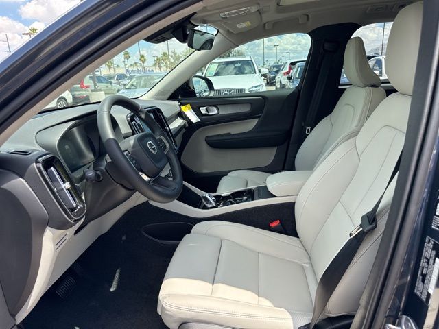 2026 Volvo XC40 Plus - Photo 12