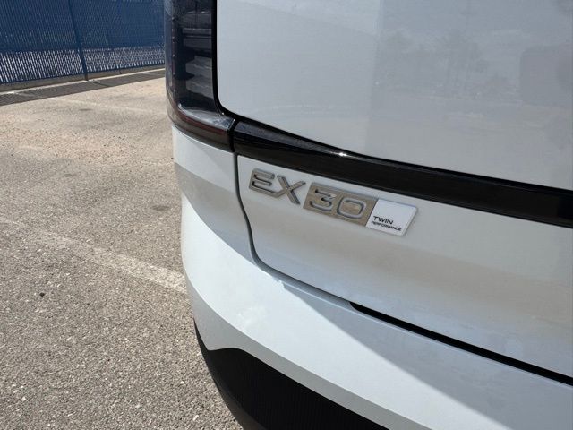 2025 Volvo EX30 Plus photo 4