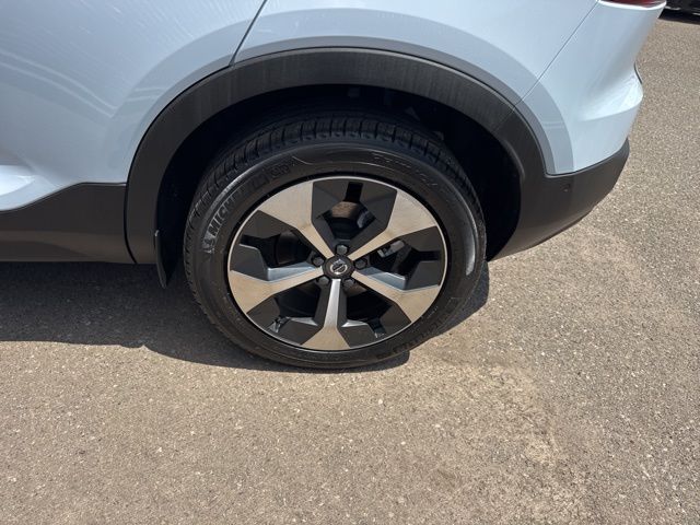 2026 Volvo XC40 Plus - Photo 10