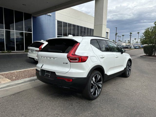 2025 Volvo XC40 Plus photo 4