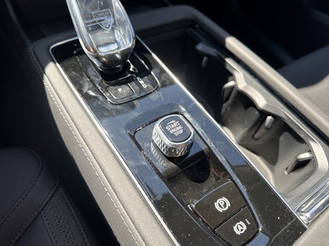 2025 Volvo XC90 Plus - Photo 31