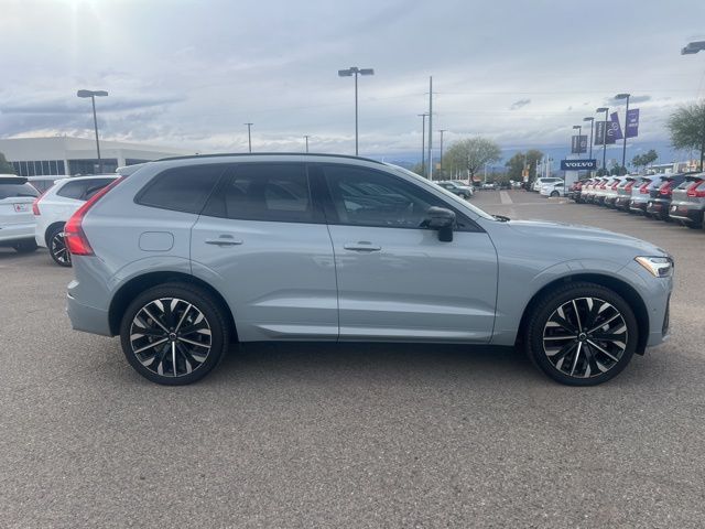 2026 Volvo XC60 Hybrid T8 photo 2