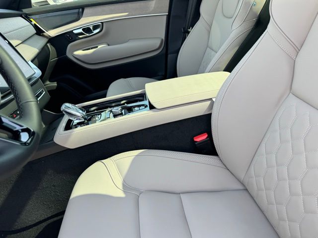 2026 Volvo XC90 Plus - Photo 15