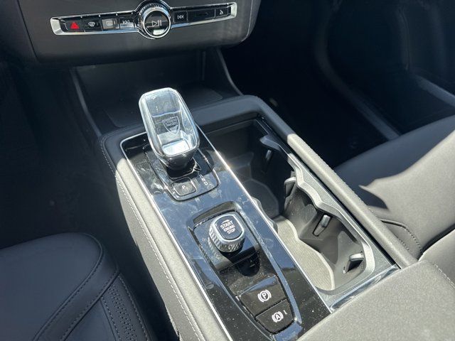 2025 Volvo XC90 Plus - Photo 26