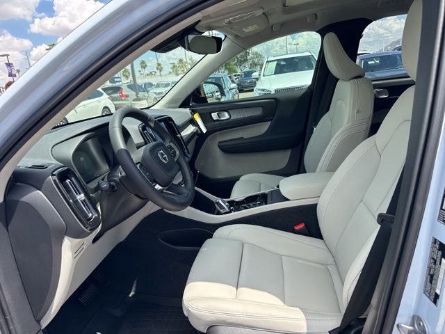 2026 Volvo XC40 Plus - Photo 11
