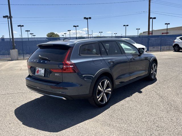 2025 Volvo V60 Cross Country B5 Plus photo 3