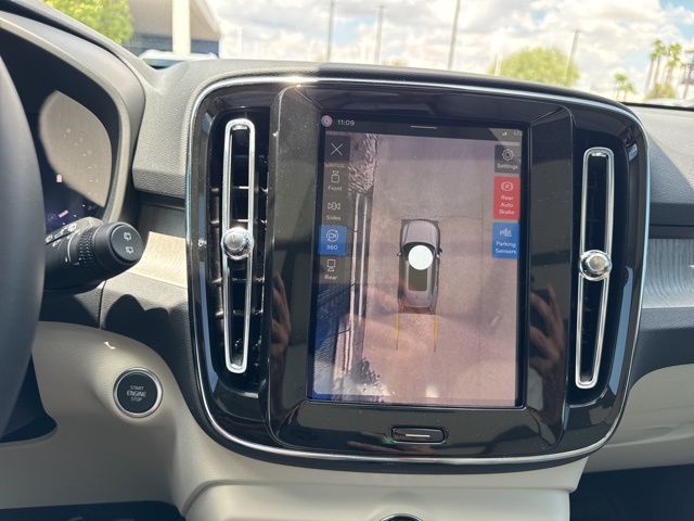 2026 Volvo XC40 Plus - Photo 29