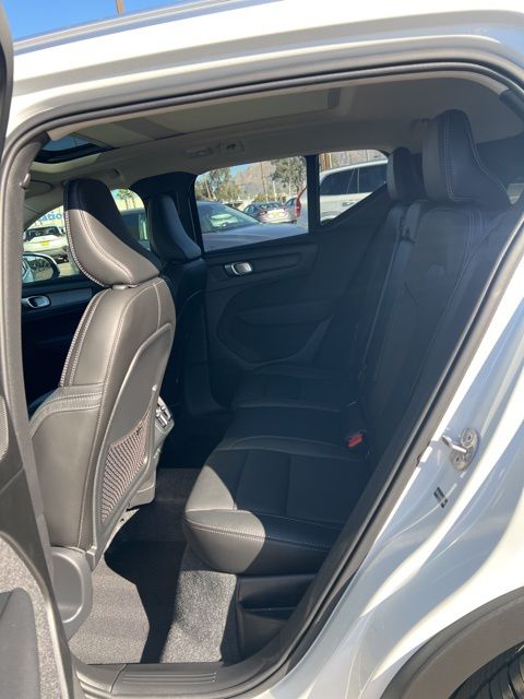 2025 Volvo XC40 Core - Photo 24