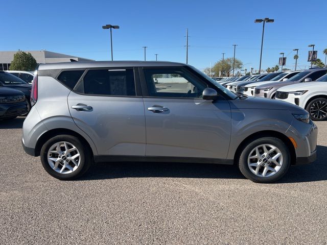 2024 Kia Soul LX S photo 2