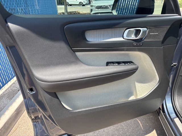 2026 Volvo XC40 Plus - Photo 14