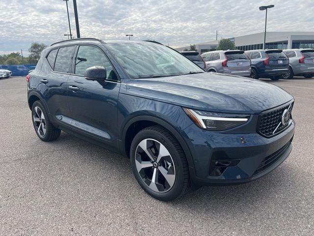 2026 Volvo XC40 Plus's photo