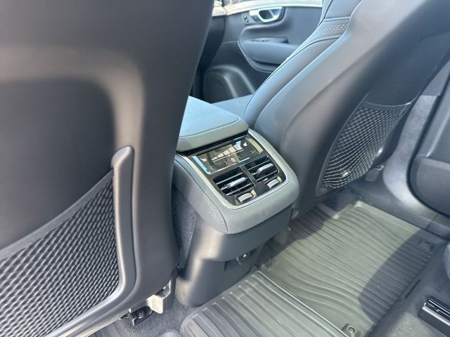 2025 Volvo XC90 Plus - Photo 23