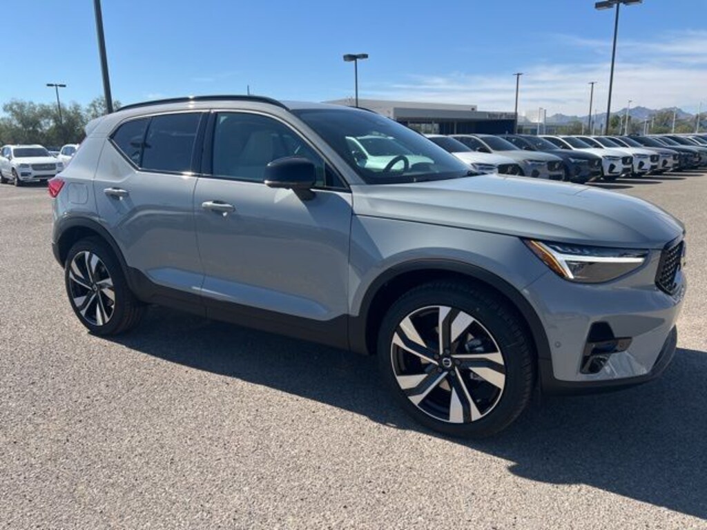 New 2026 Volvo XC40 B5 Ultra SUV