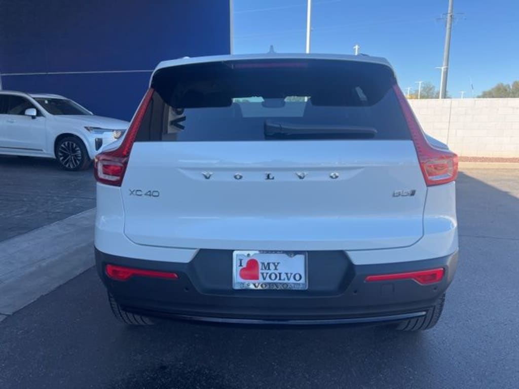 New 2025 Volvo XC40 B5 Ultra Dark Theme SUV