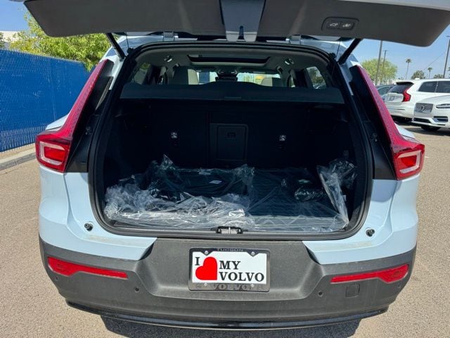 2026 Volvo XC40 Plus - Photo 8